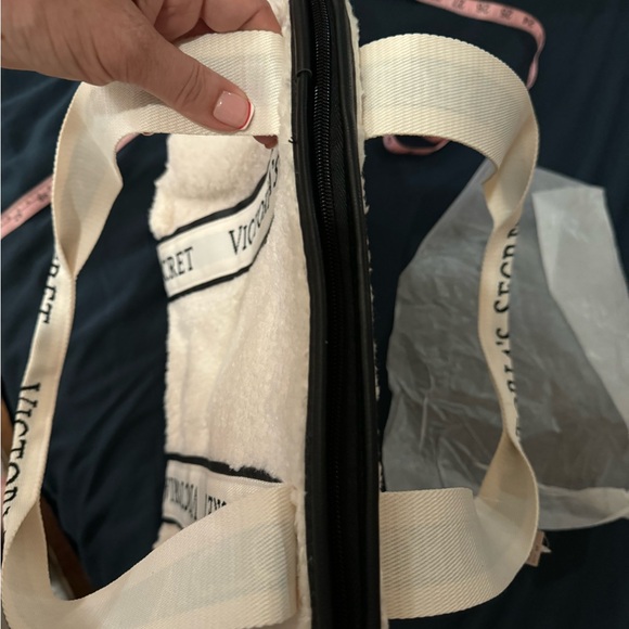 NWT never been used Victoria Secret bag - Picture 9 of 9